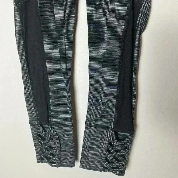 Athleta Mind Over Mat Capri Leggings Black and White Women Size XXS Yoga Workout - Picture 5 of 15